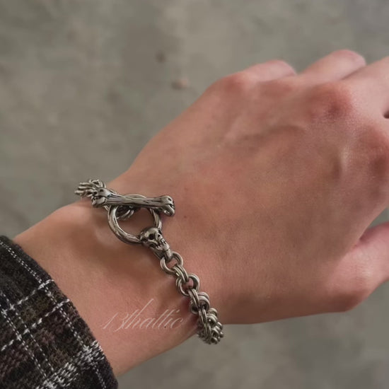 Handmade stainless steel chainmaille bracelet with a skull clasp, featuring an intricate weave and polished finish. A bold, edgy accessory perfect for gothic, biker, and alternative fashion.